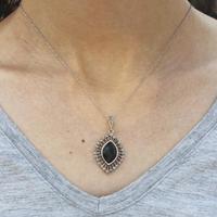 Desenli Baklava Model Gümüş Ve Oltu Taşlı Kolye