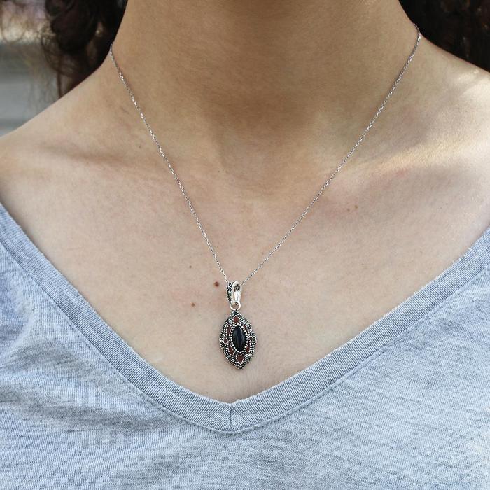 Zarif Model Gümüş Ve Oltu Taşlı Kolye