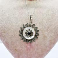 Çiçek Model Sedef ve Oltu Taşı İşçilikli 925 Ayar Gümüş Kolye