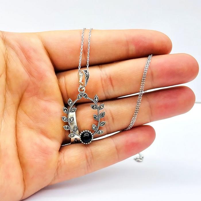 Çift Yaprak Model Oltu Taşı İşçilikli 925 Ayar Gümüş Kolye