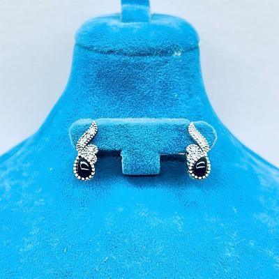 Damla Model Zirkon ve Oltu Taşı İşçilikli 925 Ayar Gümüş Küpe