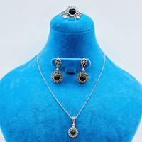 Gül Model Oltu Taşı İşçilikli 925 Ayar Gümüş Yüzük Küpe Kolye Set 