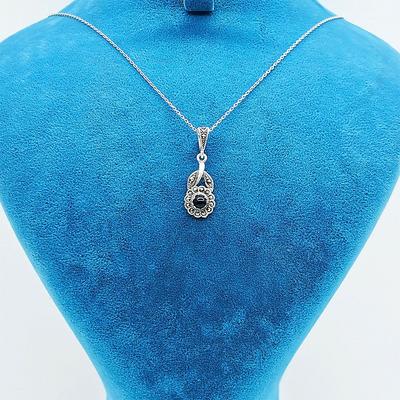 Gül Model Oltu Taşı İşçilikli 925 Ayar Gümüş Kolye