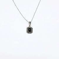 Kare Model Oltu Taşı İşçilikli 925 Ayar Gümüş Kolye