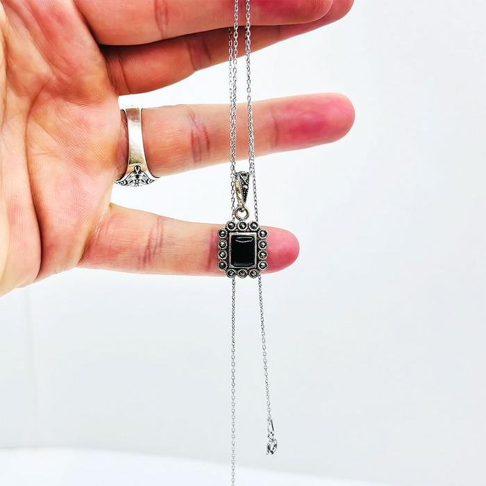 Kare Model Oltu Taşı İşçilikli 925 Ayar Gümüş Kolye