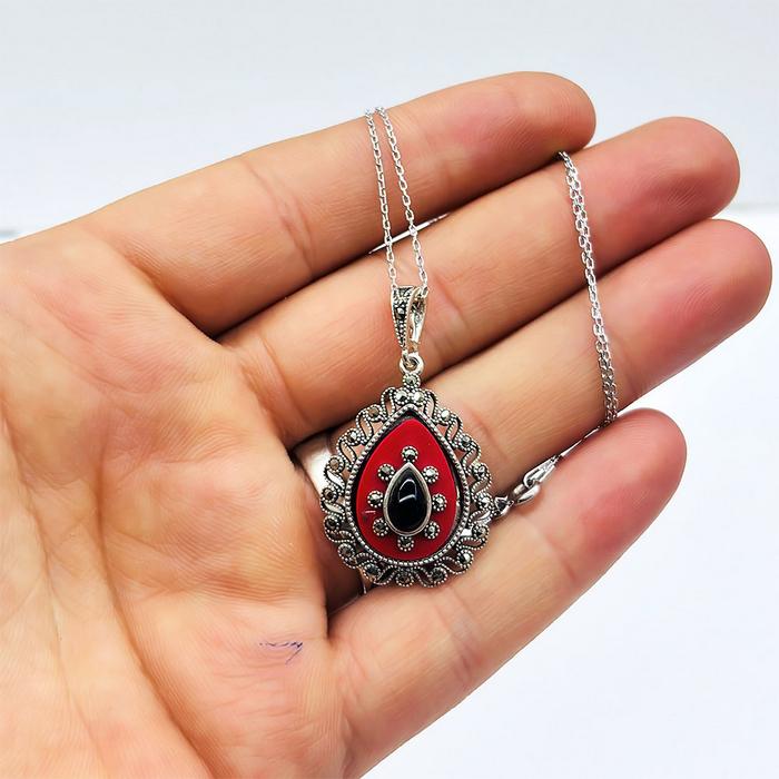 Kırmızı Mine ve Oltu Taşı İşçilikli 925 Ayar Gümüş Kolye