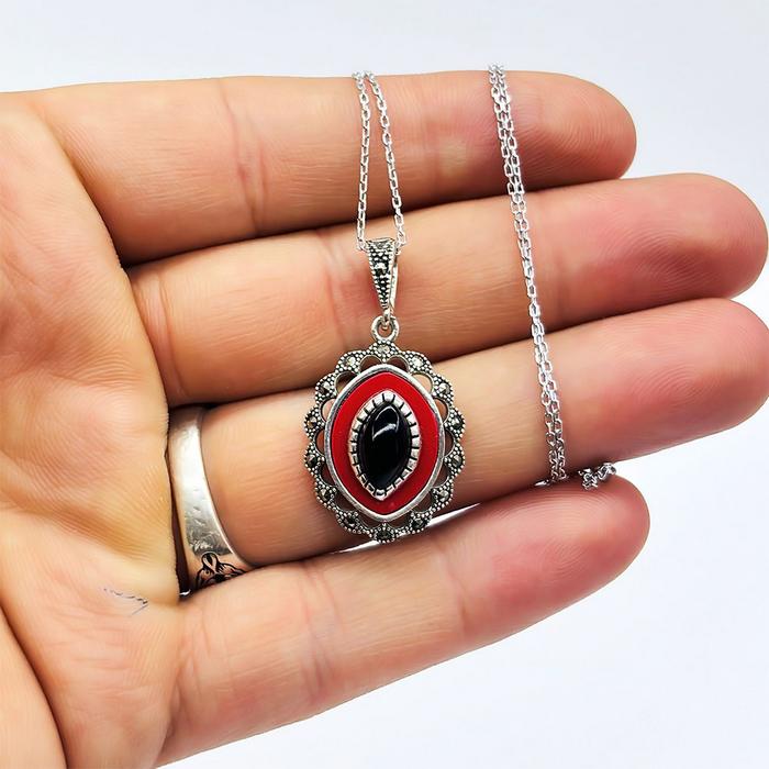 Kırmızı Mine ve Oltu Taşı İşçilikli 925 Ayar Gümüş Kolye