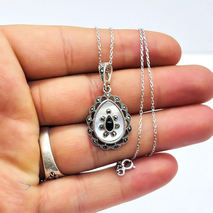 Sedef ve Oltu Taşı İşçilikli 925 Ayar Gümüş Kolye