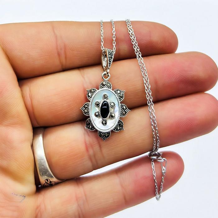 Sedef ve Oltu Taşı İşçilikli 925 Ayar Gümüş Kolye