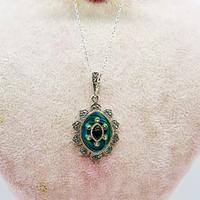 Yeşil Mine ve Oltu Taşı İşçilikli 925 Ayar Gümüş Kolye