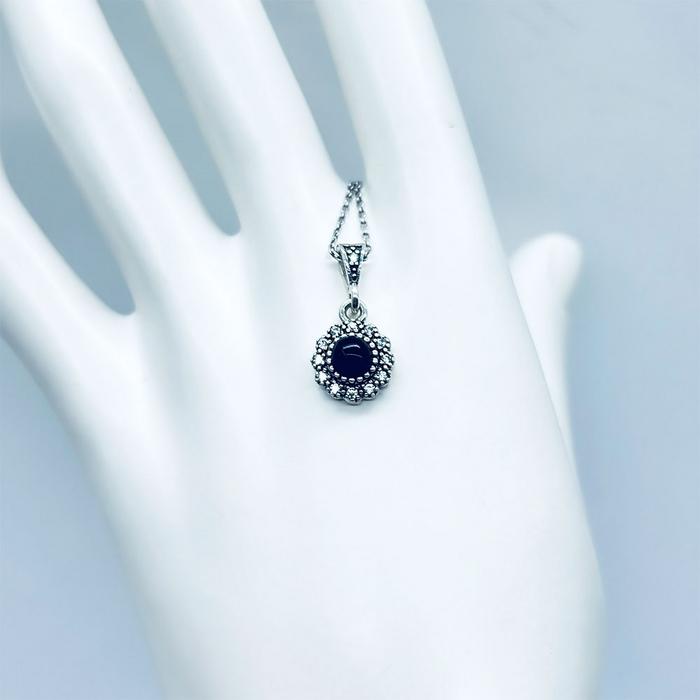 Yuvarlak Model Zirkon ve Oltu Taşı İşçilikli 925 Ayar Gümüş Kolye 