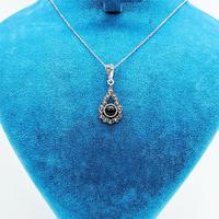 Zirkon ve Oltu Taşı İşçilikli 925 Ayar Gümüş Kolye