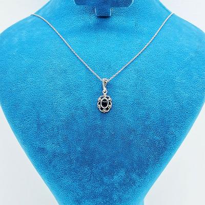 Zirkon ve Oltu Taşı İşçilikli 925 Ayar Gümüş Kolye