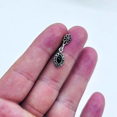 Zirkon ve Oltu Taşı İşçilikli 925 Ayar Gümüş Küpe