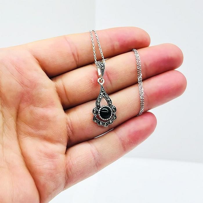 Zirkon ve Oltu Taşı İşçilikli 925 Ayar Gümüş Kolye