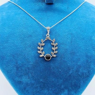 Çift Yaprak Model Oltu Taşı İşçilikli 925 Ayar Gümüş Kolye