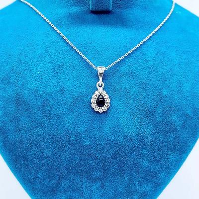 Damla Model Zirkon ve Oltu Taşı İşçilikli 925 Ayar Gümüş Kolye