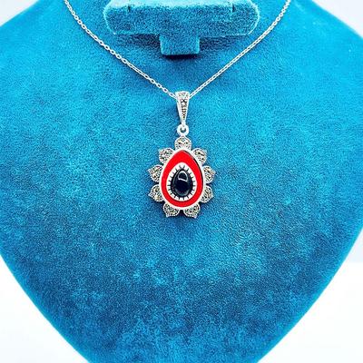 Kırmızı Mine ve Oltu Taşı İşçilikli 925 Ayar Gümüş Kolye