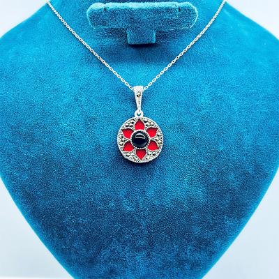 Oltu Taşı ve Kırmızı Mine İşçilikli 925 Ayar Gümüş Kolye