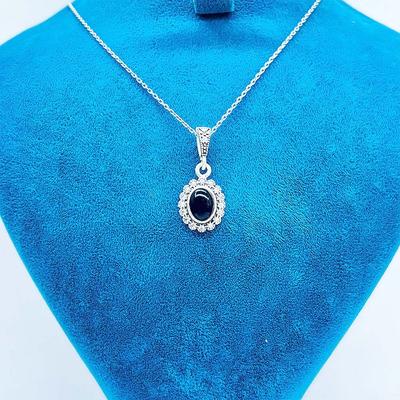 Oval Zirkon ve Oltu Taşı İşçilikli 925 Ayar Gümüş Kolye