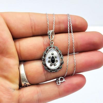 Sedef ve Oltu Taşı İşçilikli 925 Ayar Gümüş Kolye