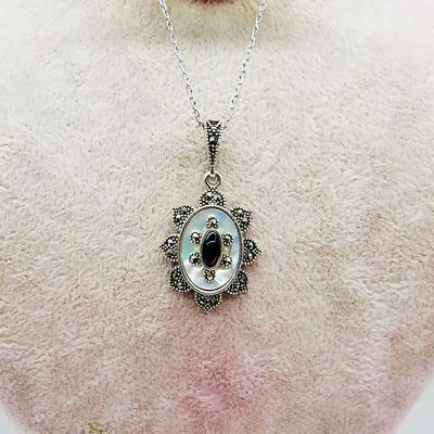 Sedef ve Oltu Taşı İşçilikli 925 Ayar Gümüş Kolye