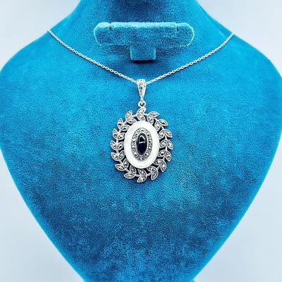 Sedef ve Oltu Taşı İşçilikli 925 Ayar Gümüş Kolye