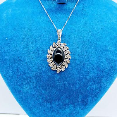 Yaprak Model Oltu Taşı İşçilikli 925 Ayar Gümüş Kolye 