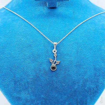 Yaprak Model Oltu Taşı İşçilikli 925 Ayar Gümüş Kolye