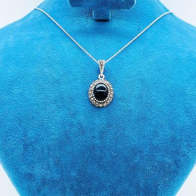 Zirkon ve Oltu Taşı İşçilikli 925 Ayar Gümüş Kolye