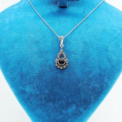 Zirkon ve Oltu Taşı İşçilikli 925 Ayar Gümüş Kolye