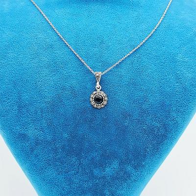 Zirkon ve Oltu Taşı İşçilikli 925 Ayar Gümüş Kolye