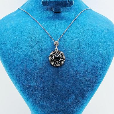 Zirkon ve Oltu Taşı İşçilikli 925 Ayar Gümüş Kolye