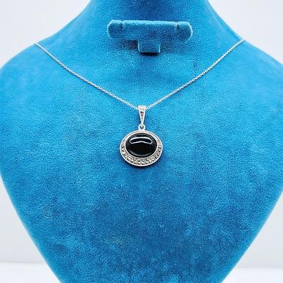 Zirkon ve Oltu Taşı İşçilikli 925 Ayar Gümüş Kolye