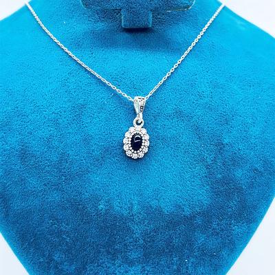 Zirkon ve Oltu Taşı İşçilikli 925 Ayar Gümüş Kolye