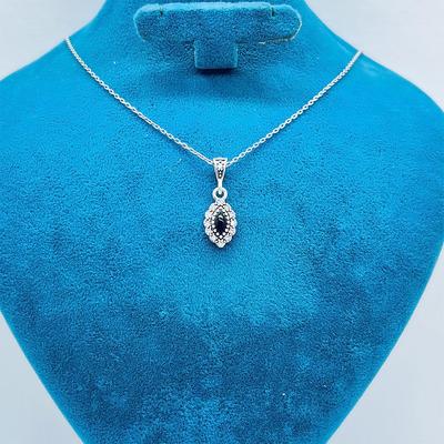 Zirkon ve Oltu Taşı İşçilikli 925 Ayar Gümüş Kolye